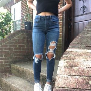 High waisted ripped jeans